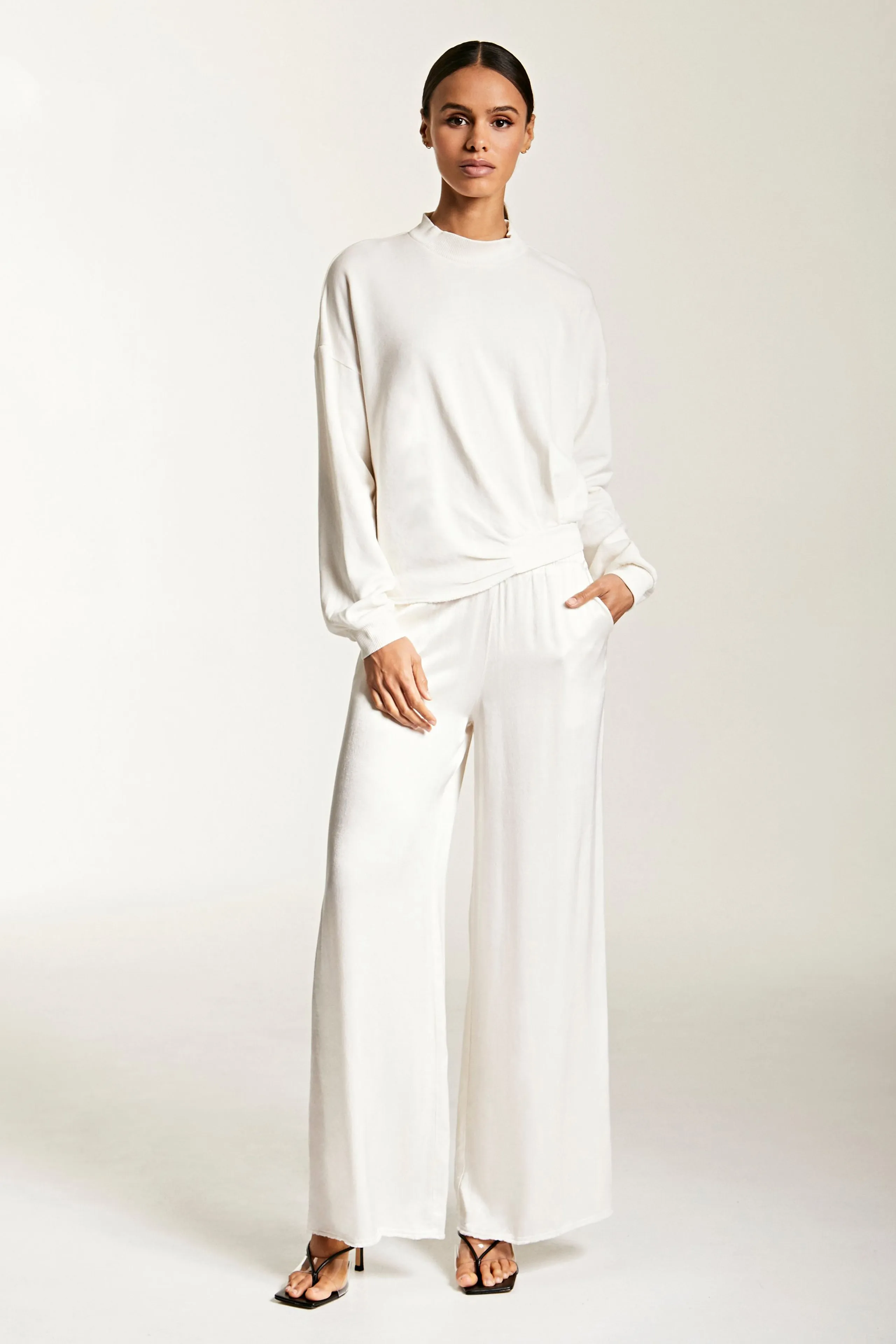 ASYMMETRICAL HEM TURTLENECK