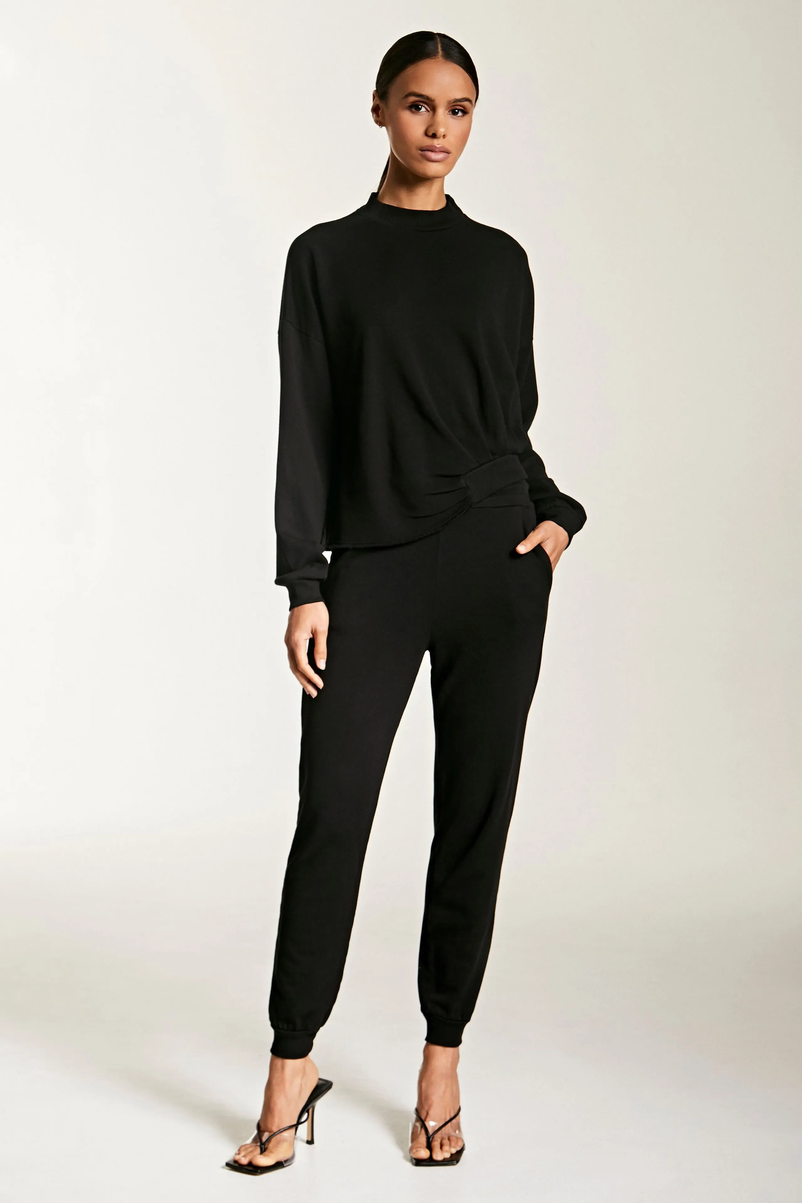 ASYMMETRICAL HEM TURTLENECK