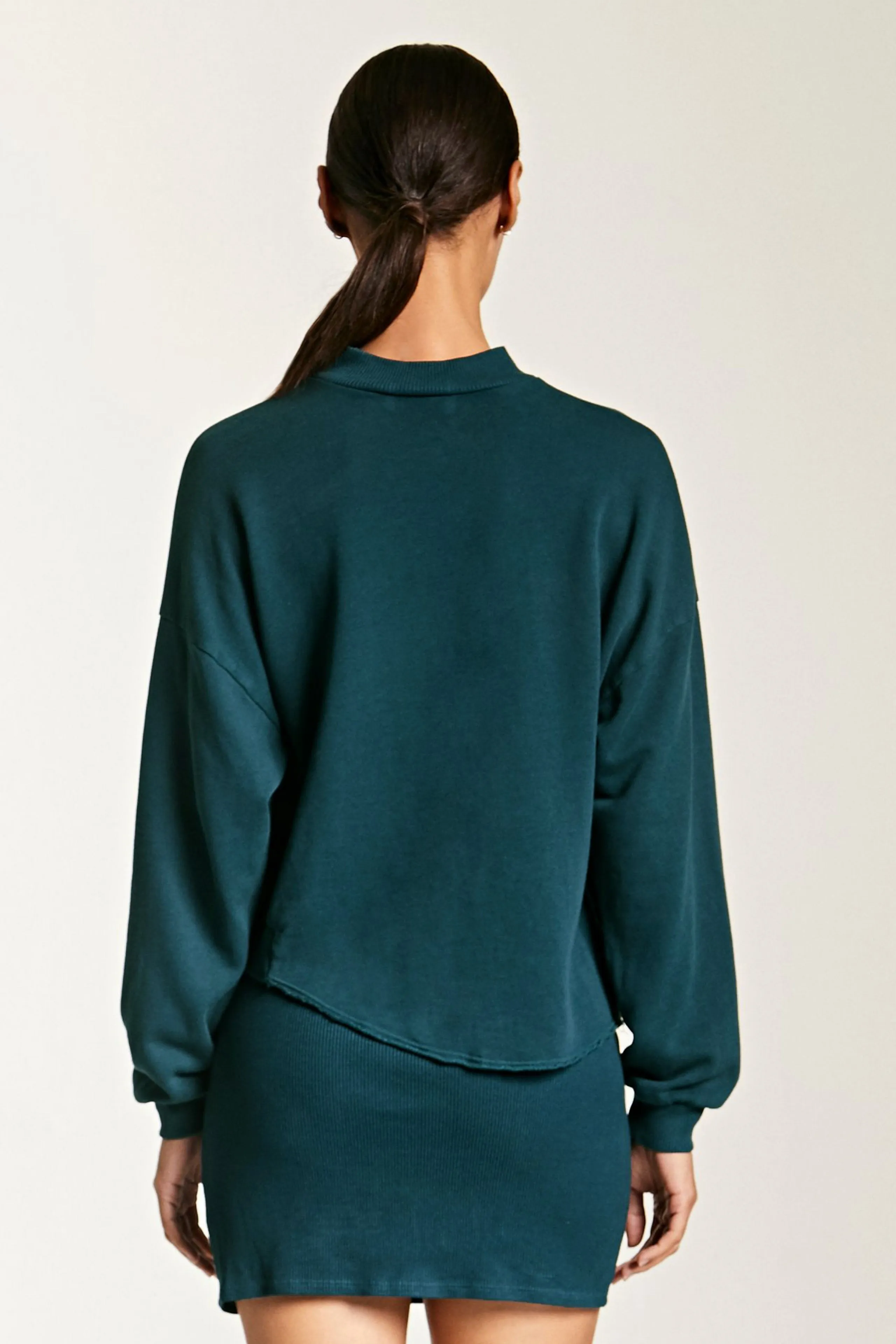 ASYMMETRICAL HEM TURTLENECK