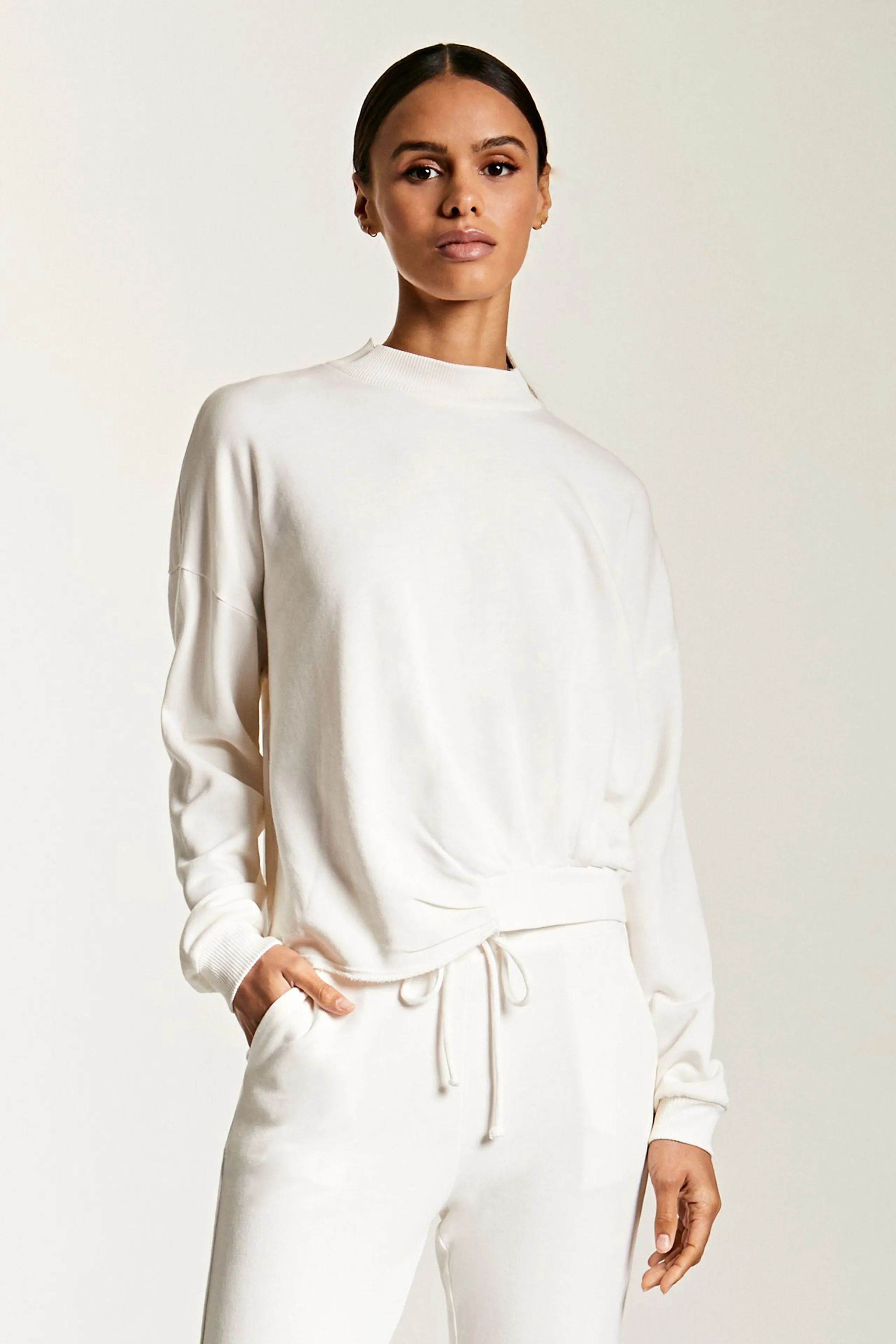 ASYMMETRICAL HEM TURTLENECK
