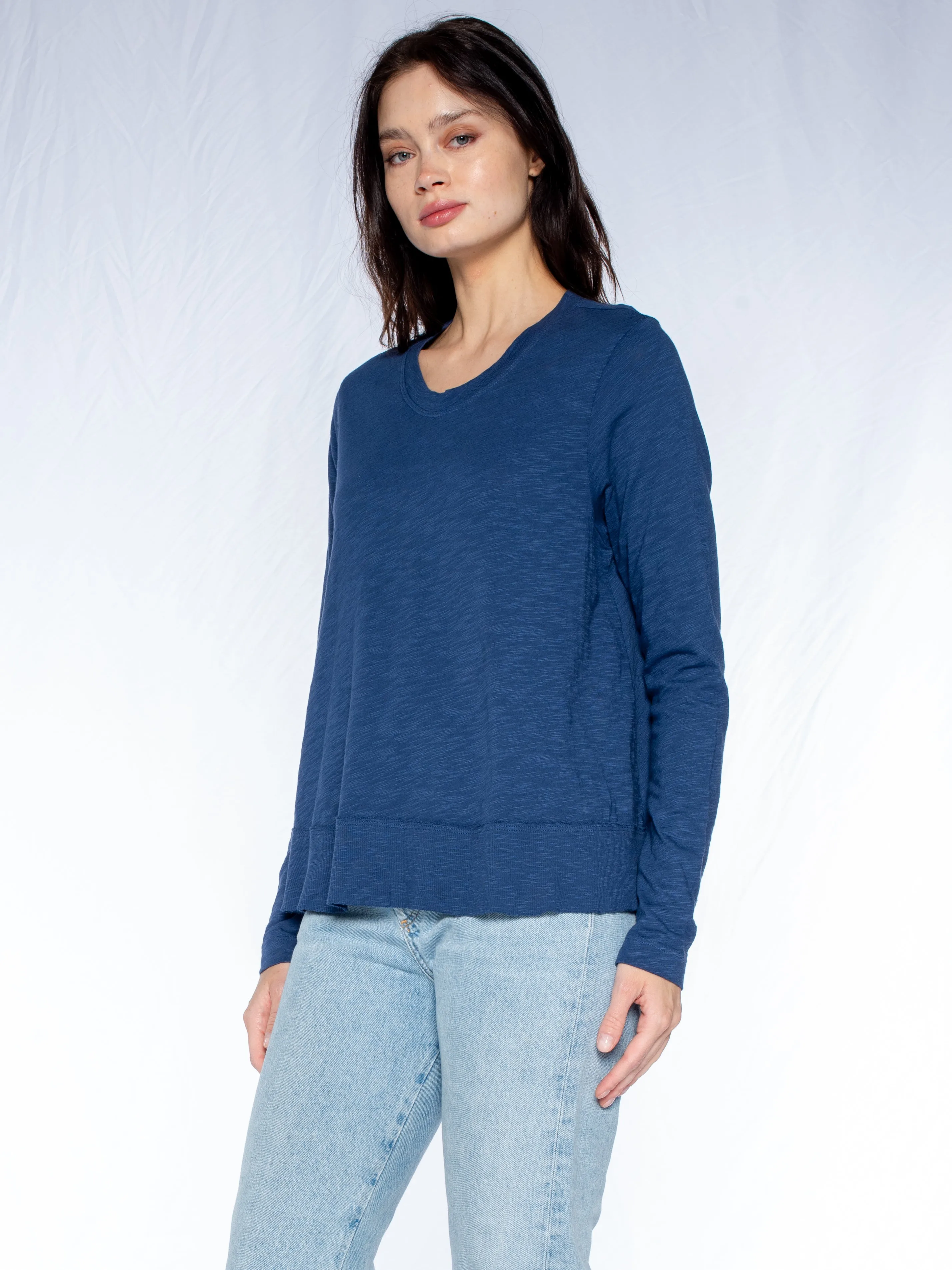 Crew L/S Slub Trapeze Tee Raw Rib Hem Detail