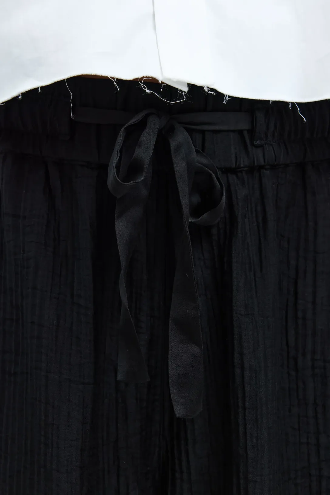 Crinkle Satin Broadway Pant | Black