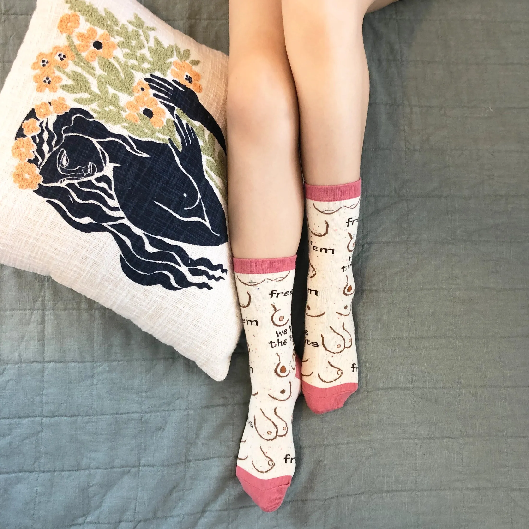 Free 'em - Women's Funny Saying Cotton Crew Socks -Oooh Yeah / Sock It Up