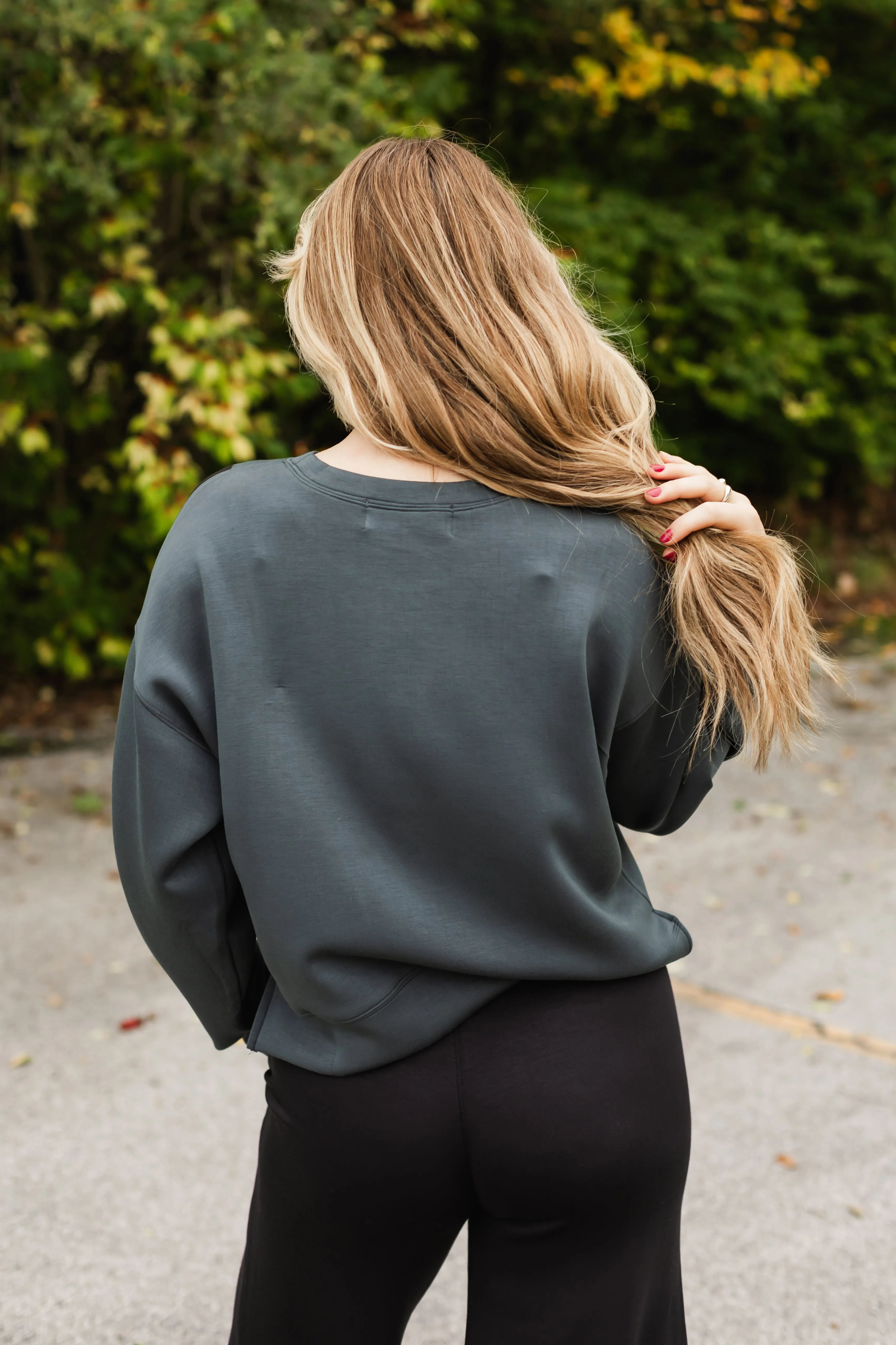 journee cloud sweatshirt in gunmetal
