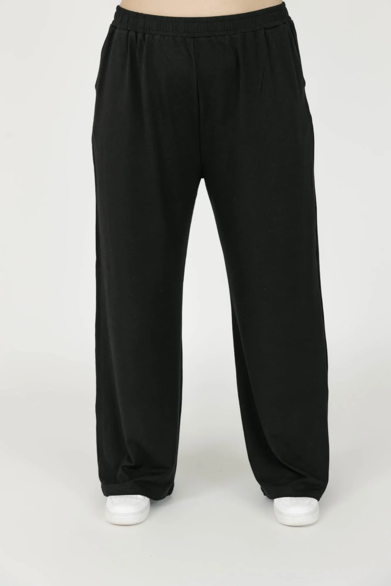 Maya Straight Leg Pant in Midnight Black
