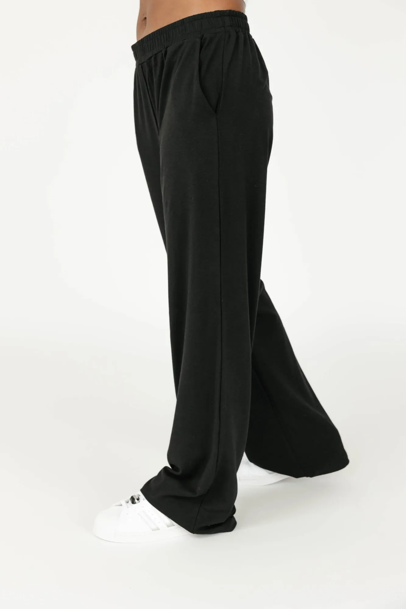 Maya Straight Leg Pant in Midnight Black