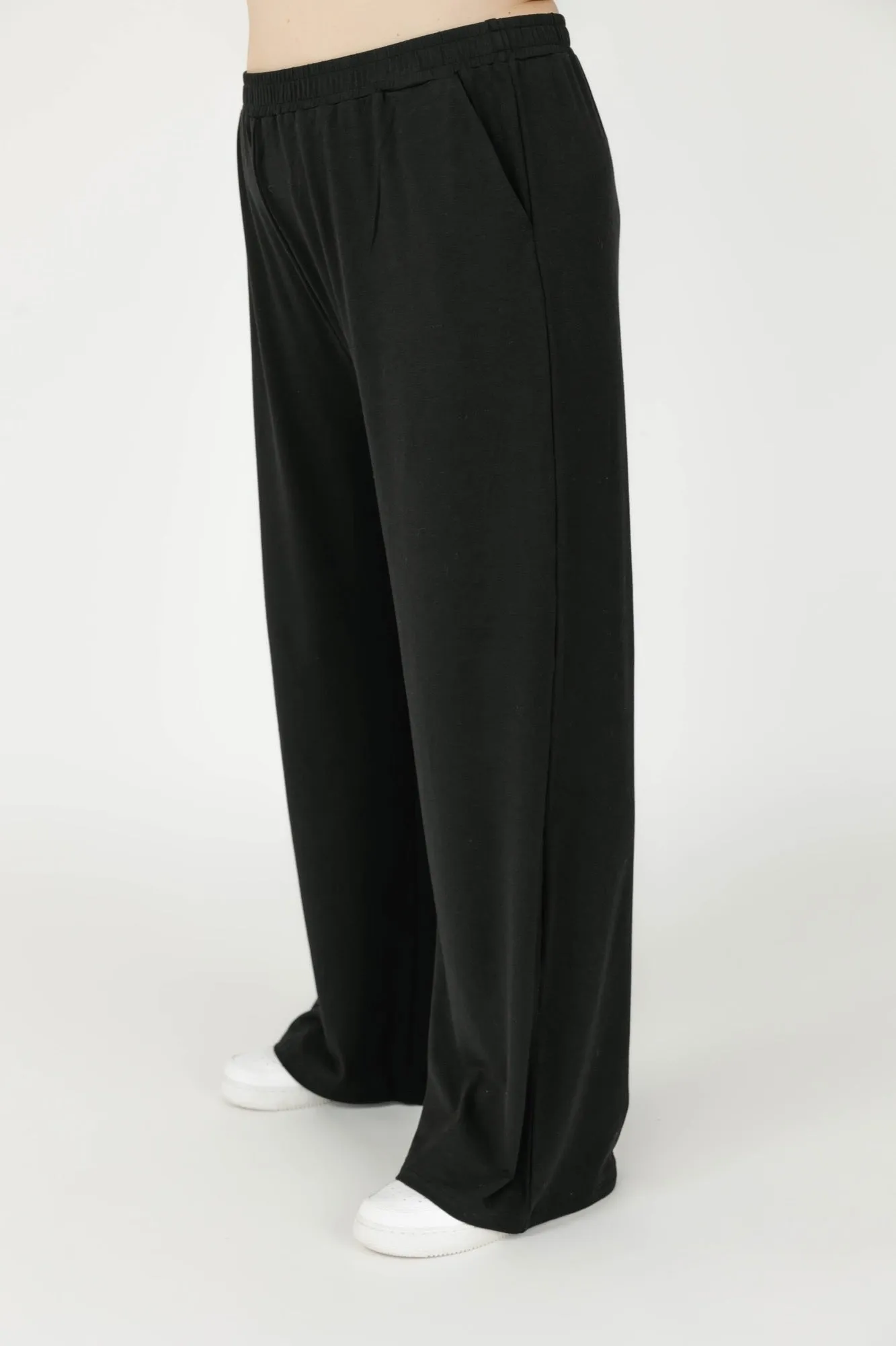 Maya Straight Leg Pant in Midnight Black