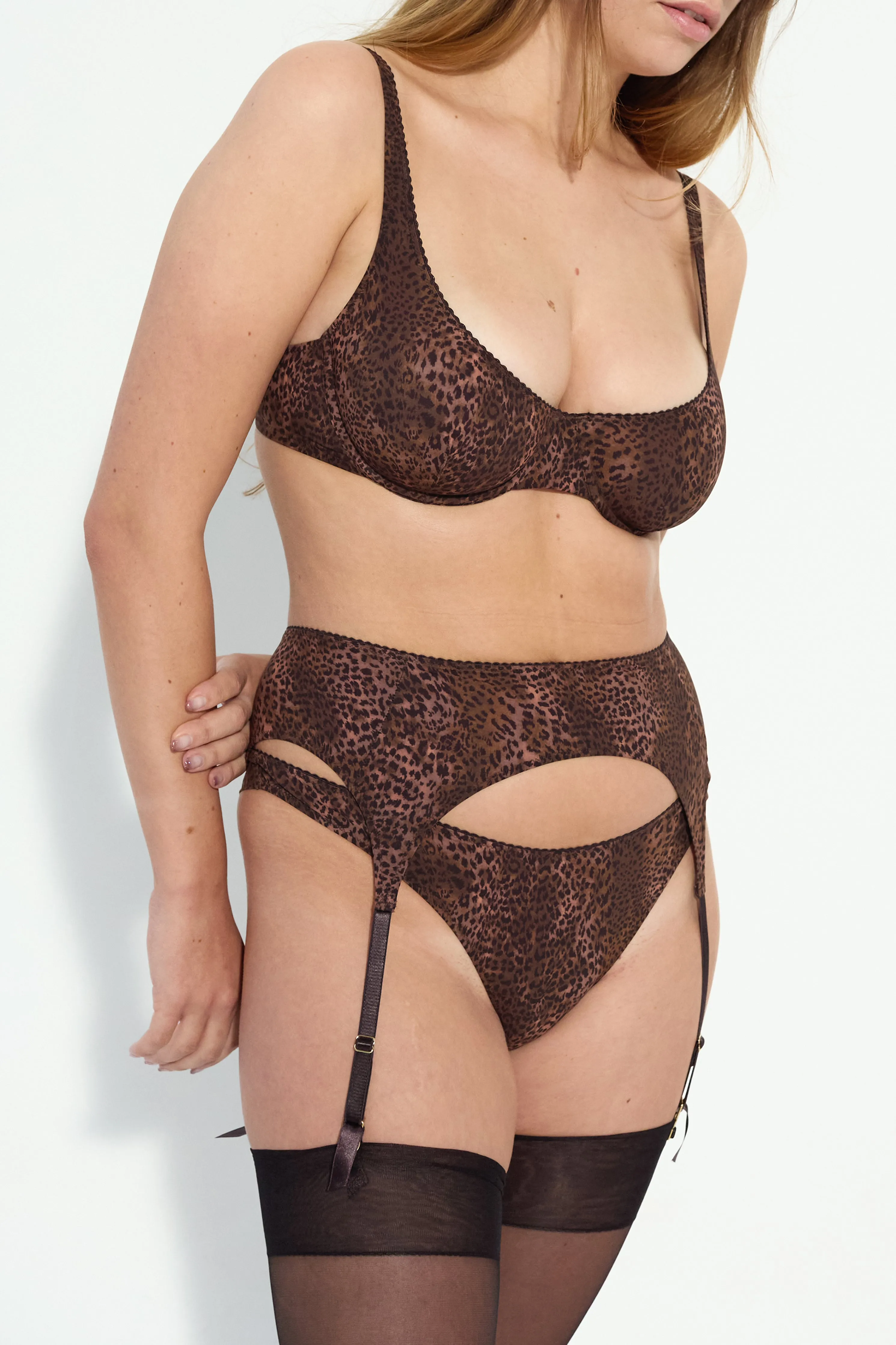 Shania Suspender