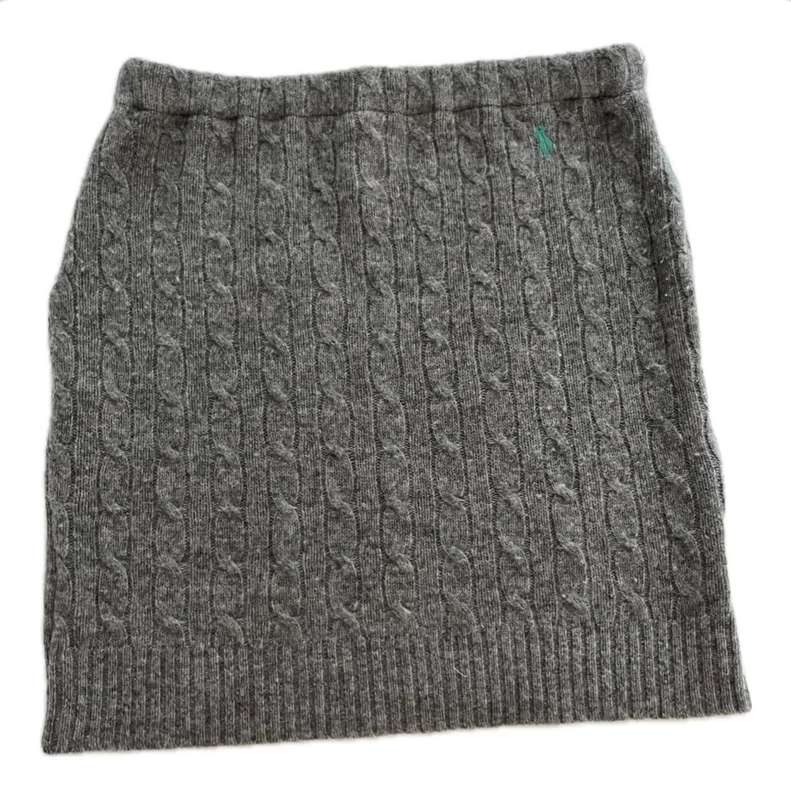 Small Bun Warmer Skirt - Grey Cable Knit with Turquoise Polo Emblem - 230