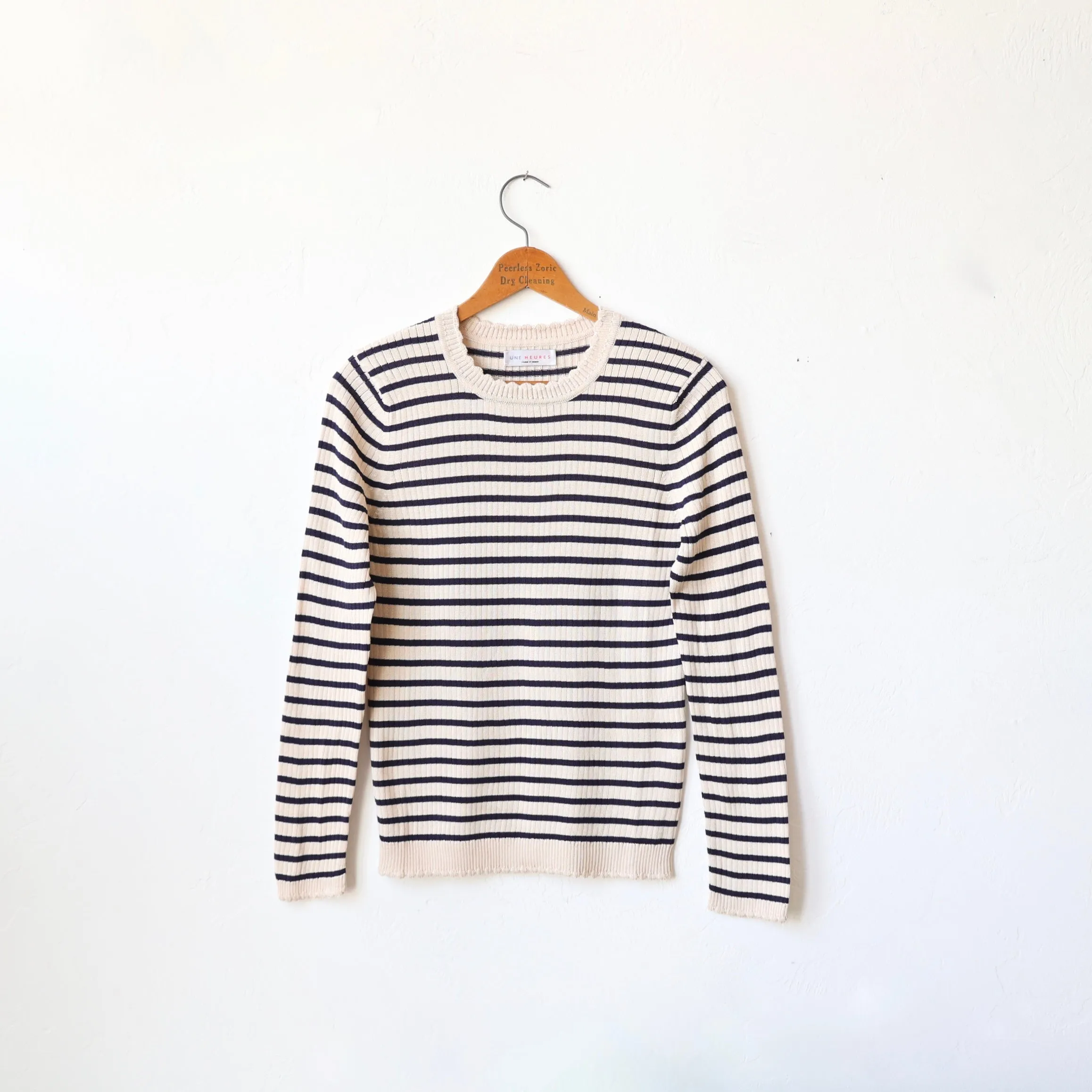 Une Heures Italian Silk Scallop Long Sleeve - Perle/Navy