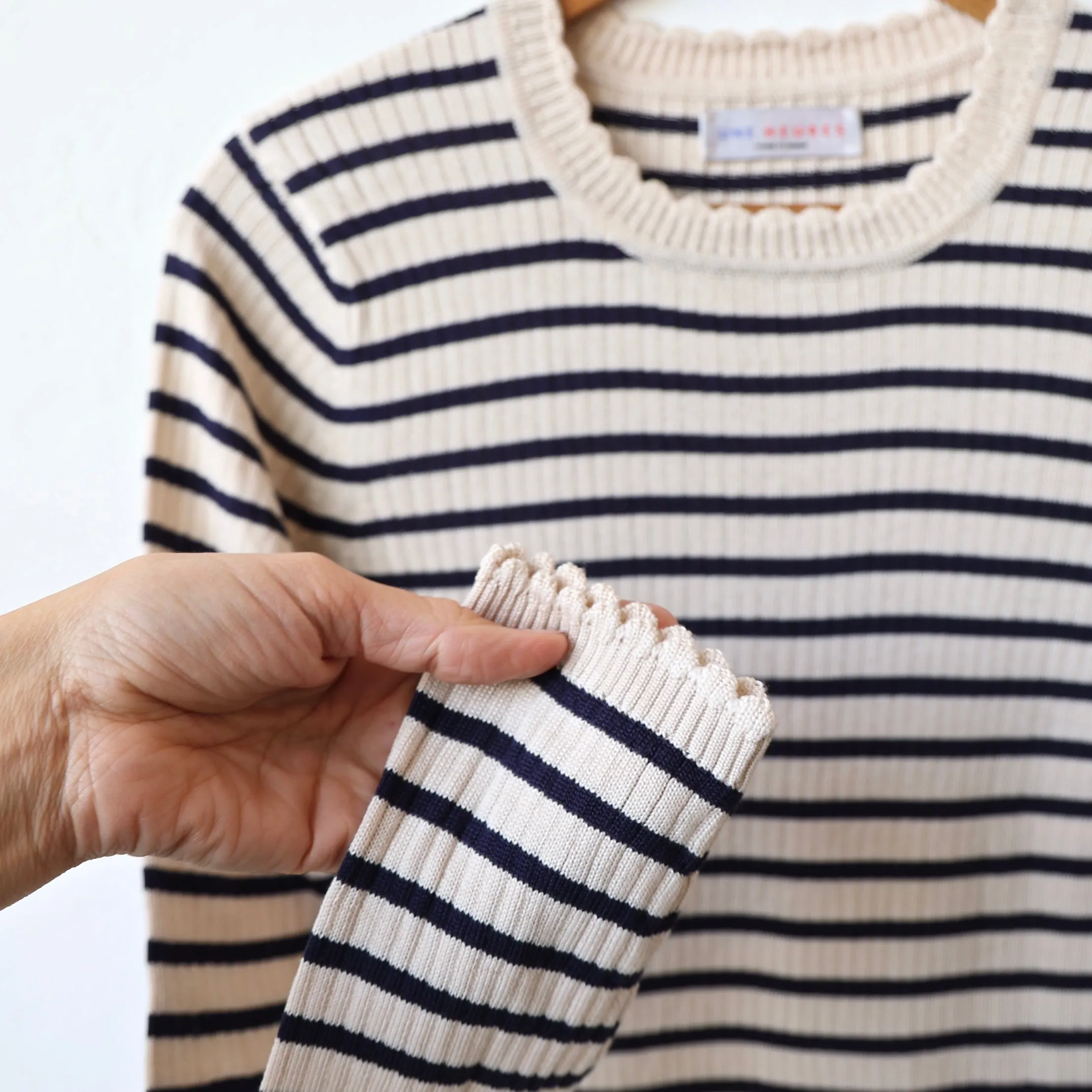 Une Heures Italian Silk Scallop Long Sleeve - Perle/Navy