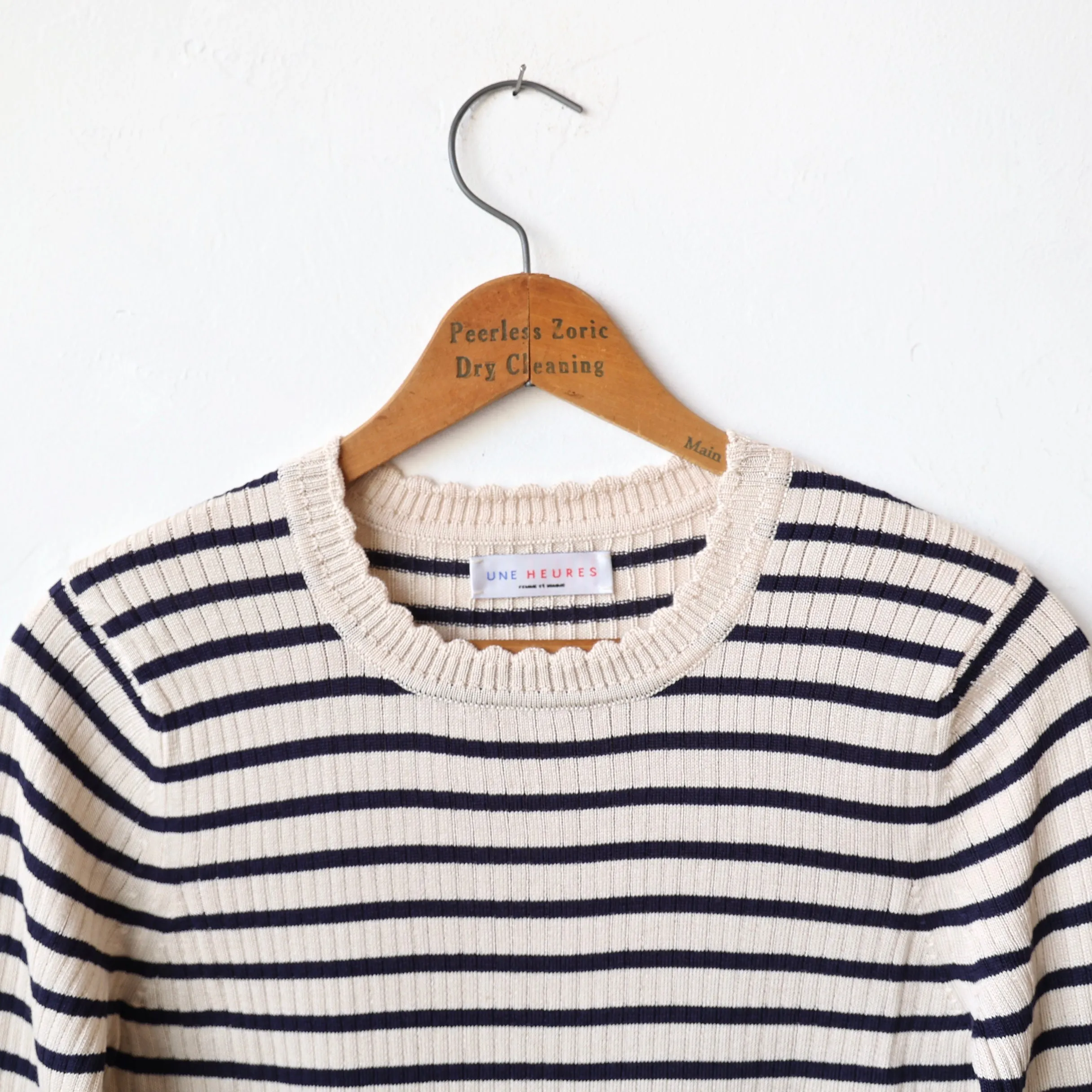 Une Heures Italian Silk Scallop Long Sleeve - Perle/Navy
