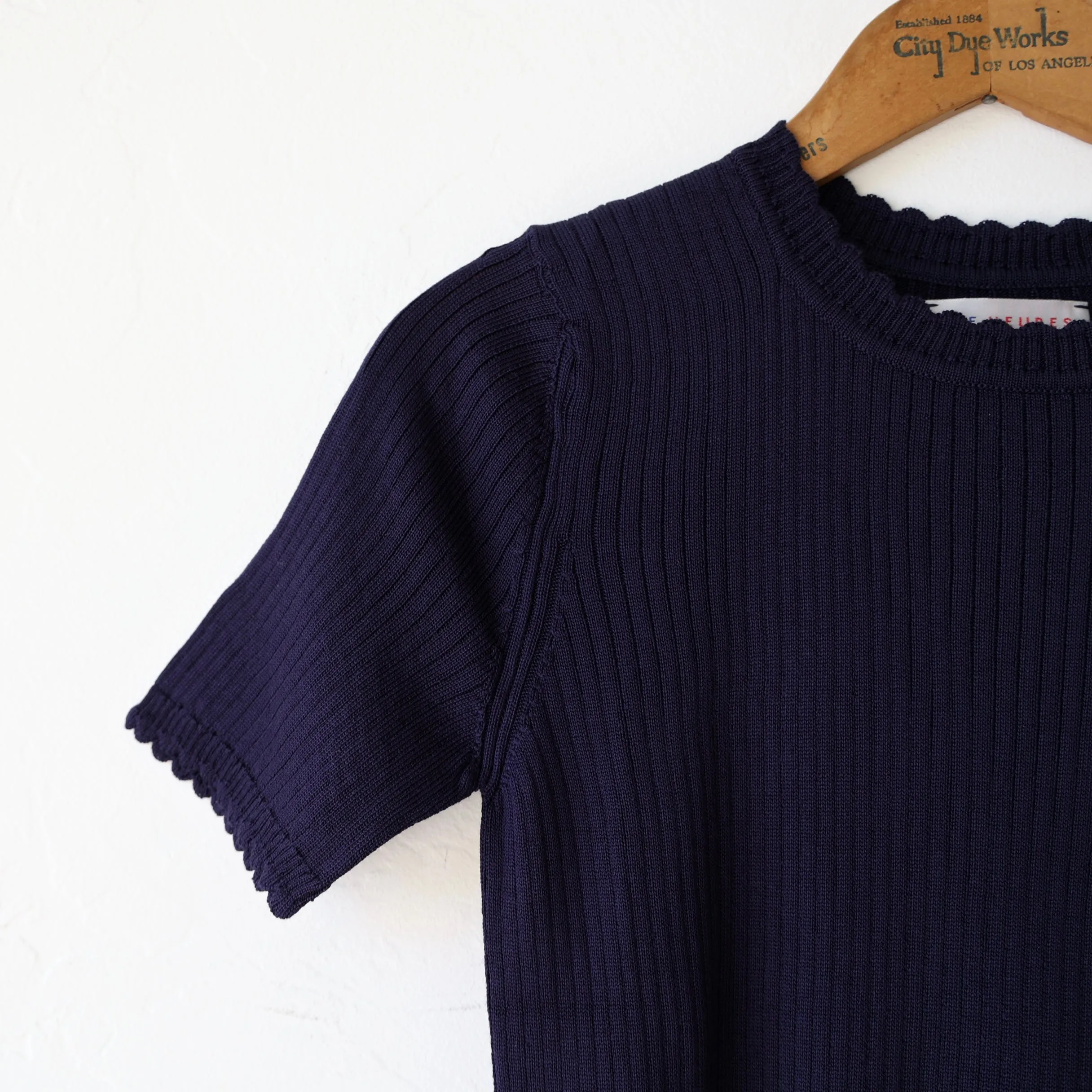 Une Heures Italian Silk Scallop Short Sleeve - Dark Navy