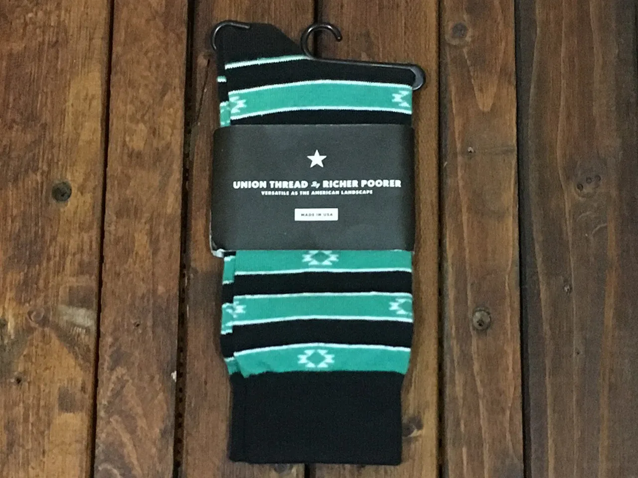 USTRST01 Richer Poorer US Tribal Stripe Green Socks